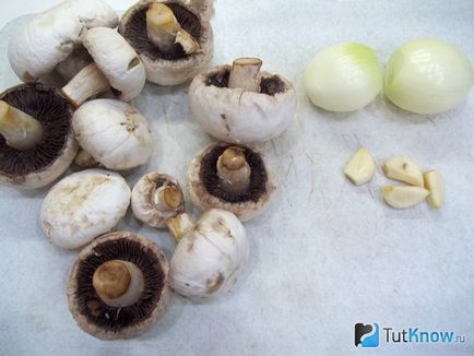 Українське м'ясне блюдо крученики з грибами