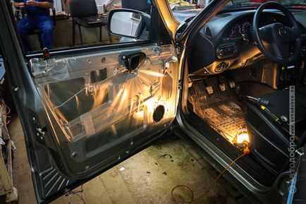 Instalarea coloanelor și podiumurilor acustice în chevrolet niva