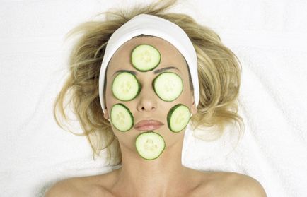 Догляд за шкірою влітку маски з ягід, фруктів і овочів