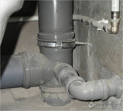 Ventilație de canalizare într-o casă privată Foto