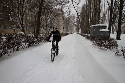 La Kiev, pentru a doua zi, ninsoarele anormale continuă