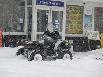 La Kiev, pentru a doua zi, ninsoarele anormale continuă