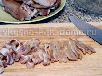 Gustos, la fel ca acasă! El - de la urechi de porc (urechi marinate)