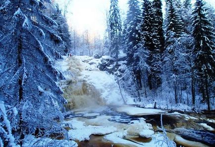 Vízesés fehér hidak (yukankoski) Karelia