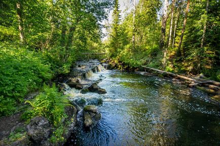 Vízesés fehér hidak (yukankoski) Karelia