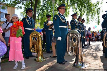 Всі тони святкова хода в Сарові присвячене дню перемоги