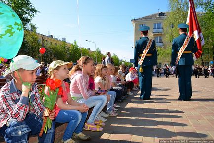 Всі тони святкова хода в Сарові присвячене дню перемоги