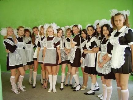 În școala din Tyumen, fetelor i sa interzis să poarte pantaloni, deoarece 