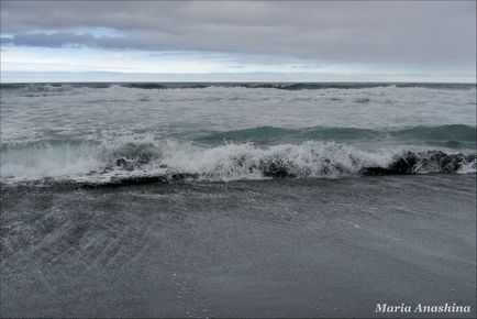 Plaja Halaktyrsky - nisip negru și Oceanul Pacific