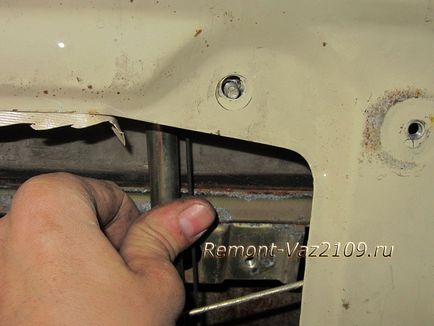 Înlocuirea mecanismului regulatorului de ferestre al ușii din față, repararea vaselor 2109-2108