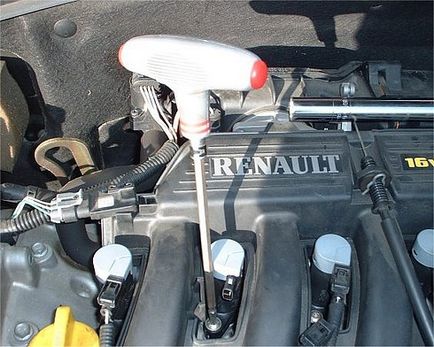 Înlocuirea bujiilor cu renault megane (dealeri renault) Înlocuirea bujiilor cu renault megane