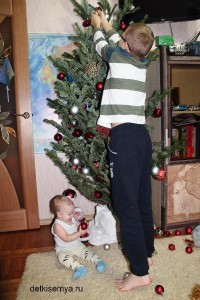 Mirosul unui pom de Crăciun într-un apartament, totul despre copii și familie