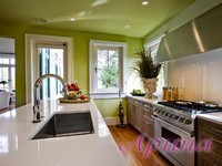 Verde tavan stretch în bucătărie