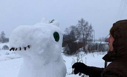 Зимові ігри ліпимо снігову кінь