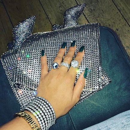 Csillagok manikűr gondozók körmök Rihanna, Adele és Cara Delevingne (Jenny Longworth) Csillagok manikűr gondozók körmök Rihanna, Adele és Cara Delevingne