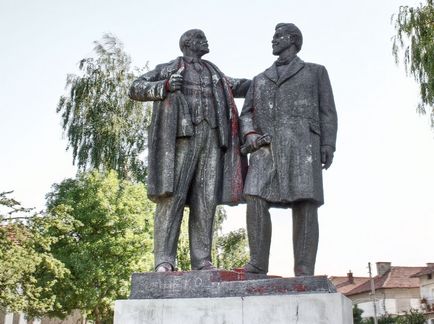 9 Міфів про пам'ятники Леніну