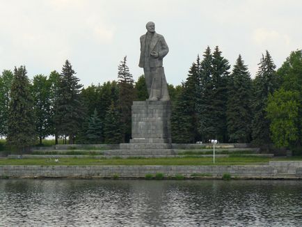 9 Міфів про пам'ятники Леніну