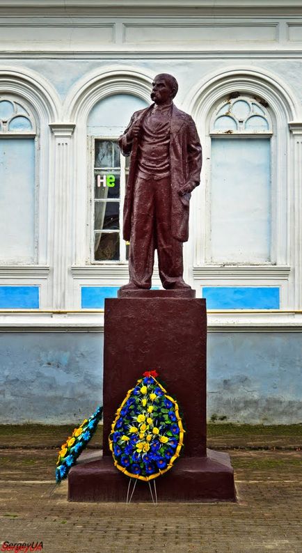 9 Міфів про пам'ятники Леніну