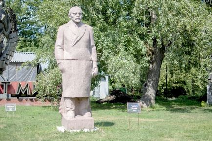 9 Міфів про пам'ятники Леніну