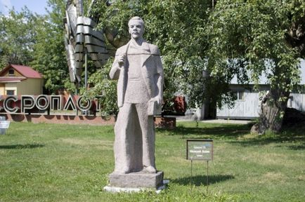 9 Mituri despre monumentele lui Lenin