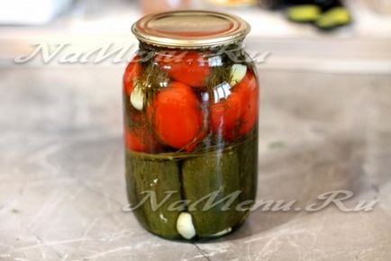 Асорті помідори і огірки на зиму, рецепт на 1 літрову банку