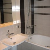 Belsőépítészet és javítása két hálószobás apartman, egy hálószoba, erkély, fotó, polcok gipszkarton - (erkély) Belsőépítészet és javítása két hálószobás apartman, egy hálószoba, erkély, fotó, polcok gipszkarton -