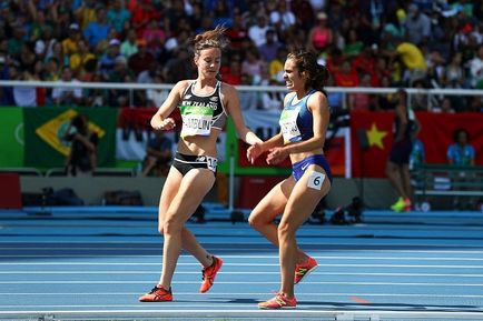 Doi alergători s-au ciocnit în timpul cursei la Jocurile Olimpice