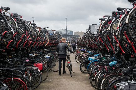 Olanda, trenuri și cel mai mare parc de biciclete din lume - bloguri