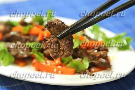 Carne de vită în rețeta chineză cu o fotografie