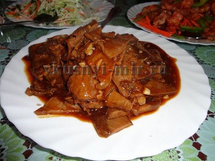 Carne de vită în sos de soia în chineză, o lume delicioasă