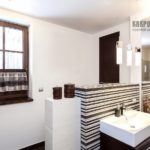 Як робиться в дерев'яному будинку ванна кімната технологія будівництва і варіанти обробки