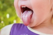 Які симптоми того, що у дитини ріжуться зубки