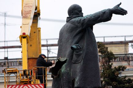 Як Ленін власноручно руйнував пам'ятник «геть його з очей, на звалище! »