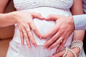 Cum să vă ajustați pozitiv în timpul sarcinii