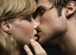 Як навчитися правильно цілуватися