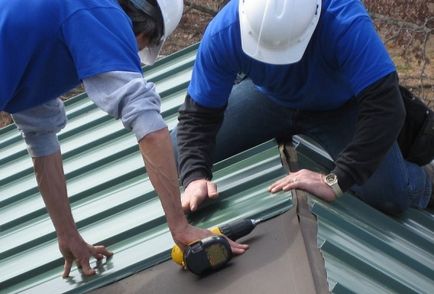 Cum să acoperiți acoperișul cu o foaie profilistă