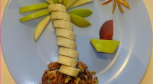 Hogyan készítsünk egy majom ki egy pálmafa, és a gyümölcs vagy zöldség díszíteni saláták