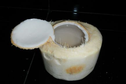 Cum să deschidem o nucă de cocos verde cu mijloace improvizate - sicle de michael