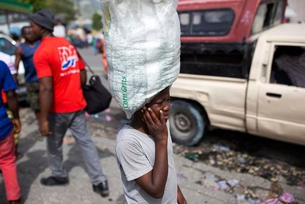 Cum trăiesc copiii moderni în Haiti, apărător curajos