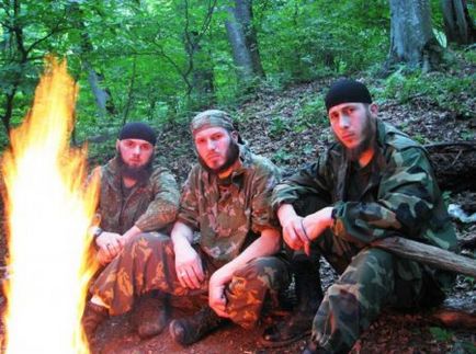 Cum trăiesc teroriștii în pădure (15 fotografii)