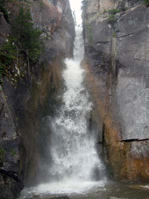 Cascadă de cascade pe râul Shinok