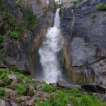 Cascada cascadelor de pe râul Shinok este cel mai mare punct de reper natural din districtul Solonexhen