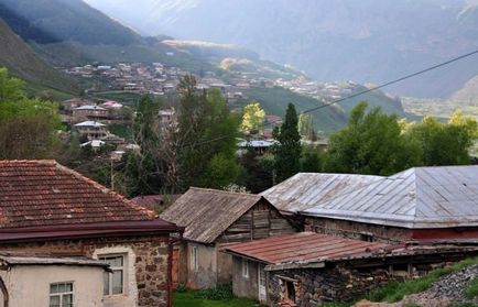 Kazbegi, Georgia atracții Stepantsmindy, fotografie