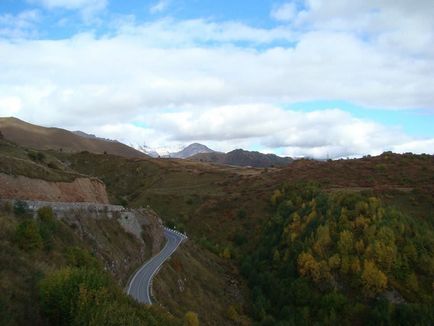 Kazbegi, Georgia atracții Stepantsmindy, fotografie