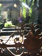 Stația finală este Cimitirul Olshan, Radio Praga