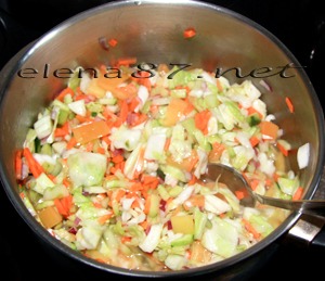 Conserve de salate de vânătoare pentru rețeta de iarnă din roșii verzi