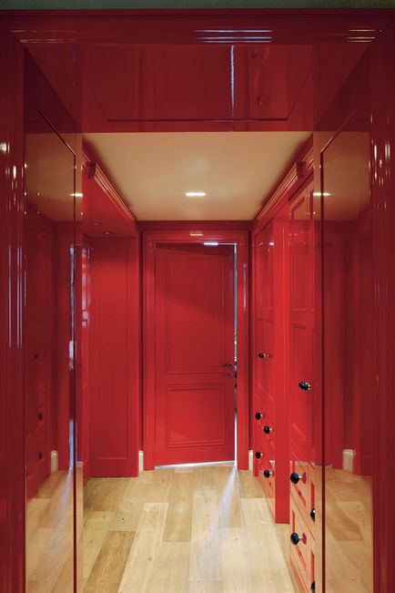 Culoarea roșie în interiorul camerelor, nuanțe frumoase și combinații elegante cu alte culori, mobilier,