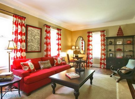 Culoarea roșie în interiorul fotografiei apartamentului