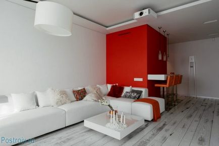 Culoarea roșie în interiorul fotografiei apartamentului