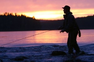 Zburați pescuitul pentru începători - video, lupte, momeală, tehnică de aruncare și cabluri